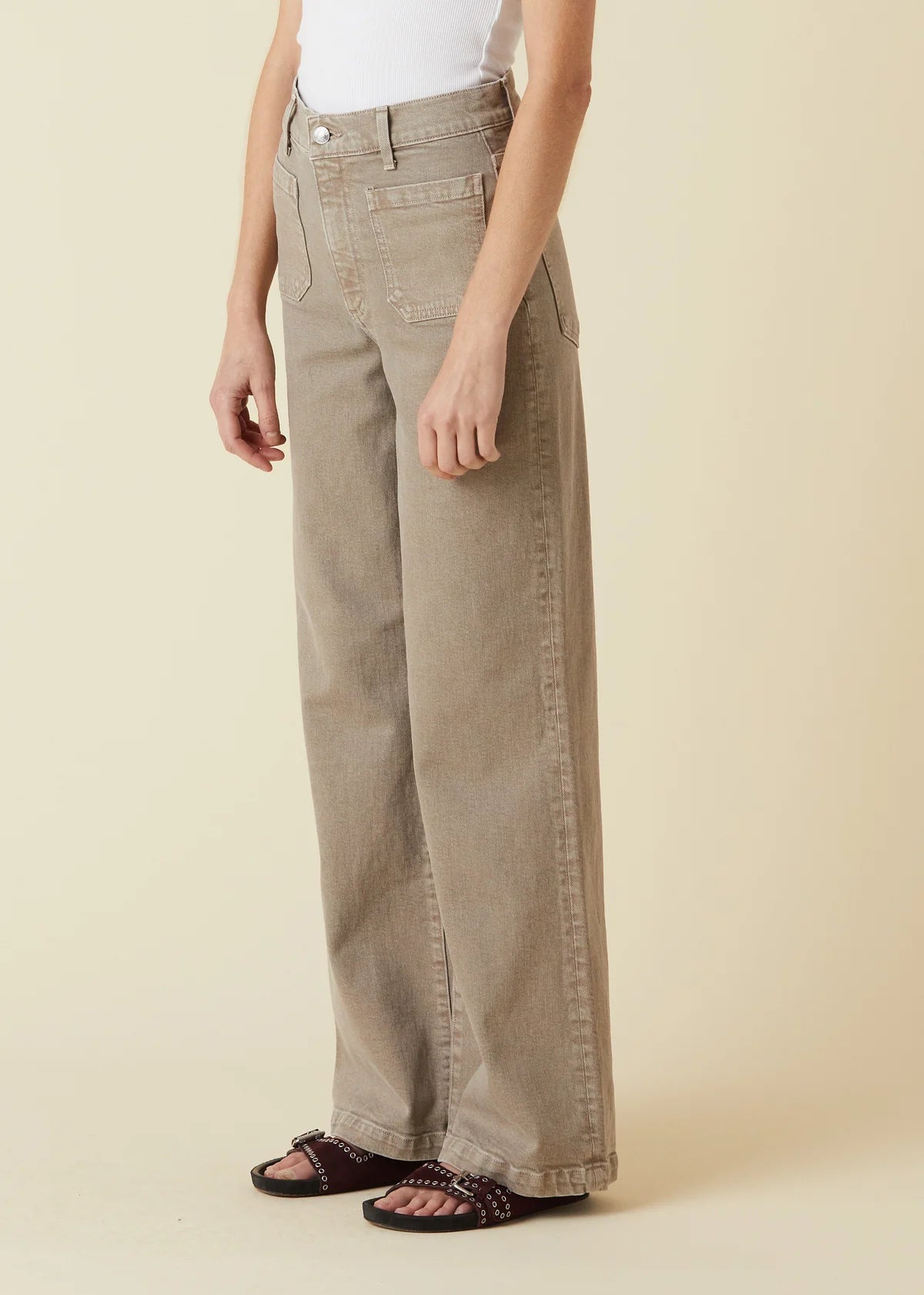 Virginia Wideleg in Sandstone