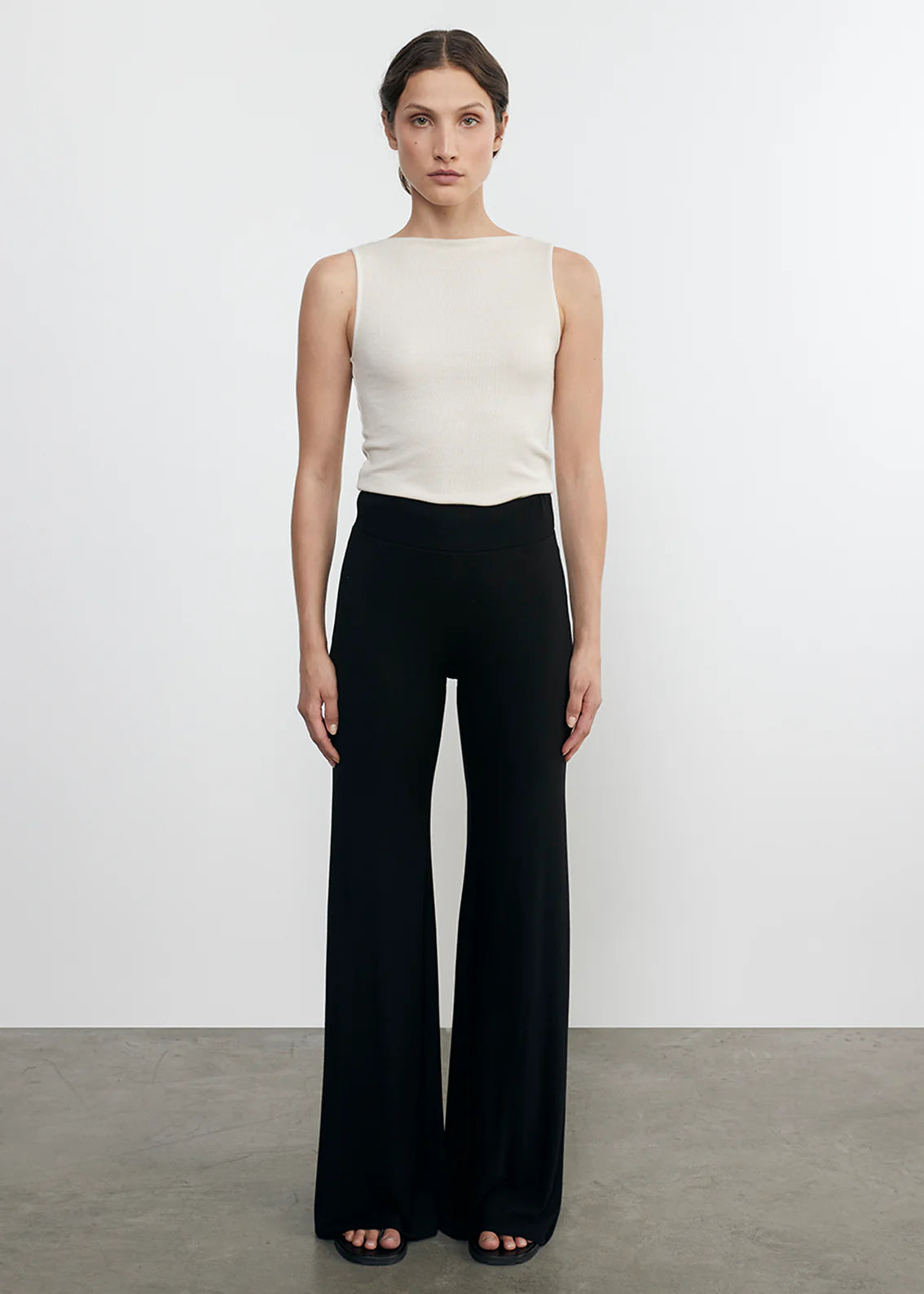 Silk knit Sleeveless Boatneck